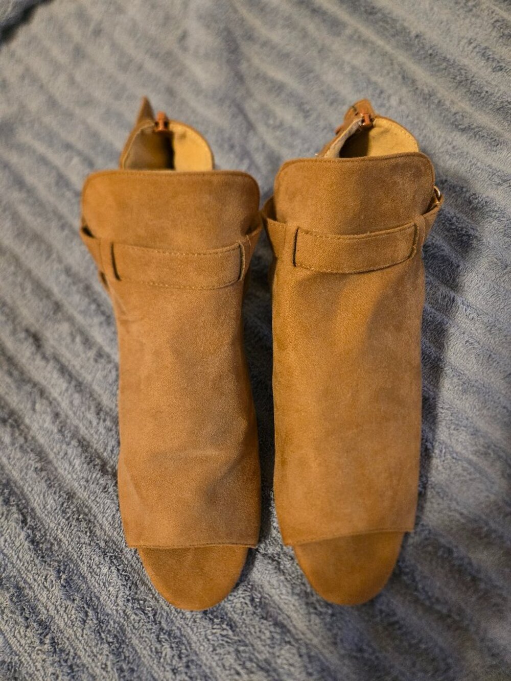 European Ladies Tan Suede Ankle Sandals